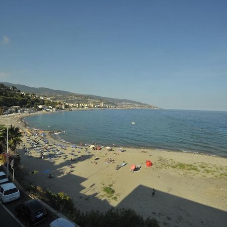 Albero Maestro On Bussana Seaside Apartment Sanremo Exterior foto